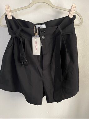 NWT Rihoas The Black High-waisted Pleated Belted Shorts Women’s Size Large